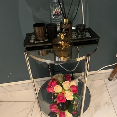 Charmant Studio Dans Maison Lägenhet Sarcelles Exteriör bild